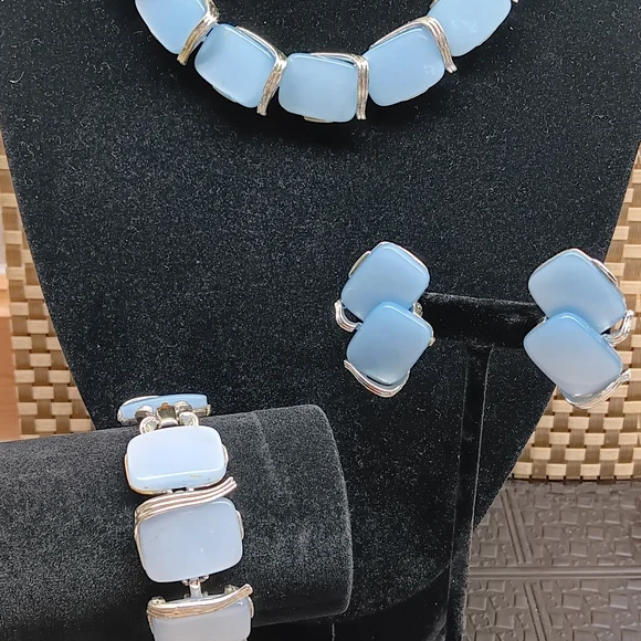 Chic Silver and Blue Necklace Set